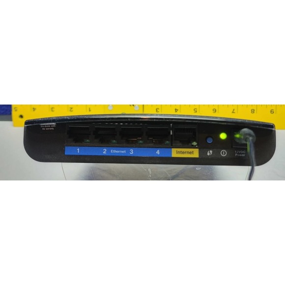 Cisco Linksys E1200 300 Mbps 4-Port 10/100 Wireless N Router - Picture 1 of 3